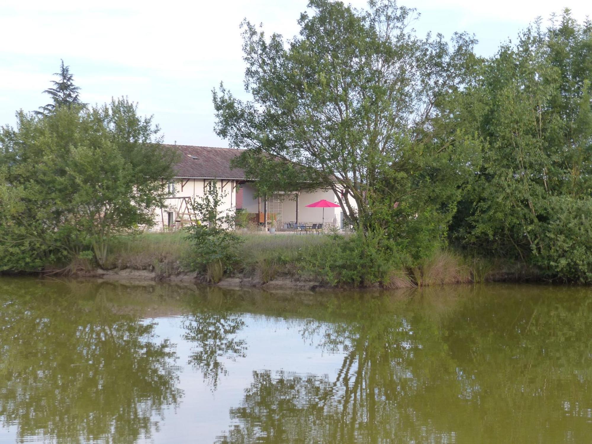 Gites Domaine De La Rochere Domsure Exterior foto